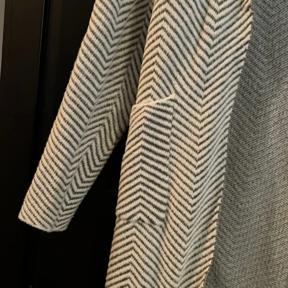 EUC✨ LONDON KAYE women's small gray & white long sleeved open cardigan - Picture 3 of 4